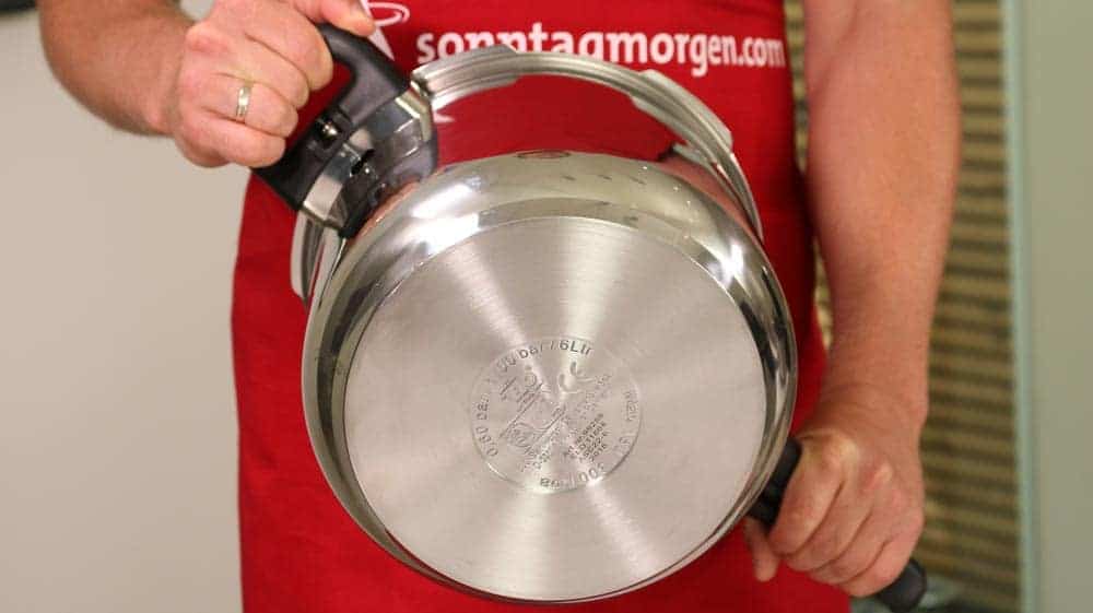 Kartoffeln im Wasser kochen