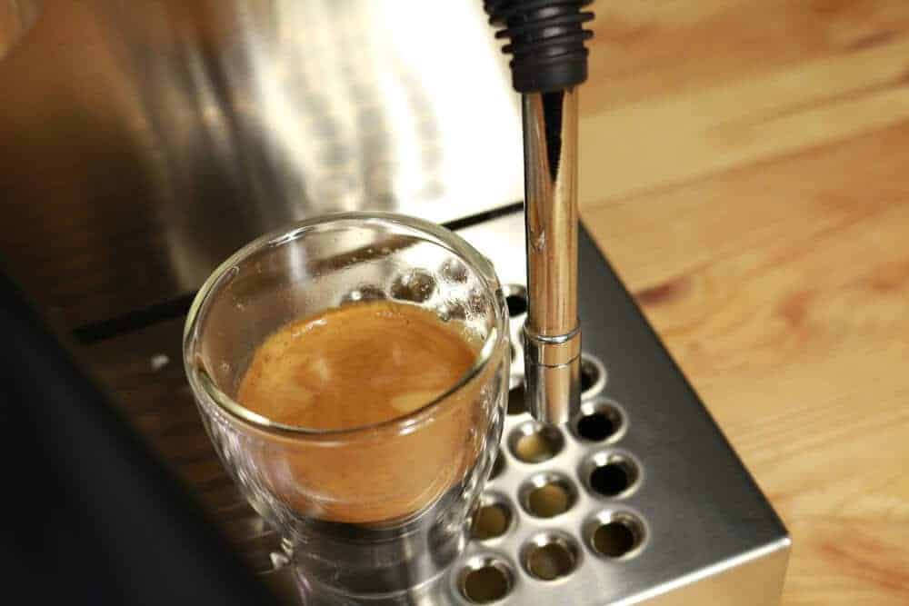 Espresso mit Schaumlanze