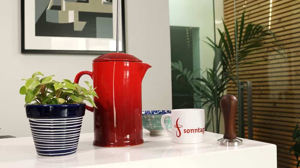 Kaffeepresse aus Steingut