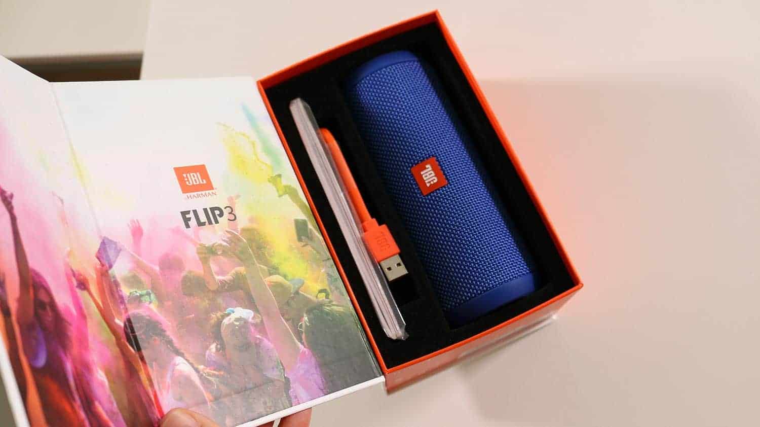 Der JBL Flip 3 in der Verpackung