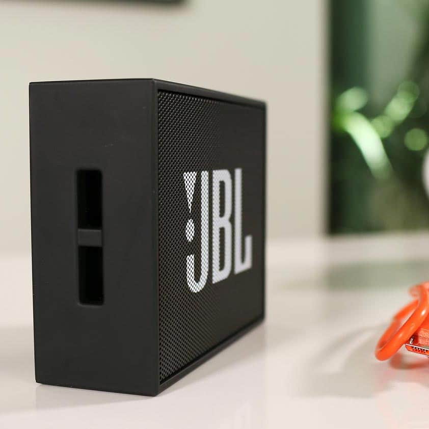 JBL Go Ultra von der Seite