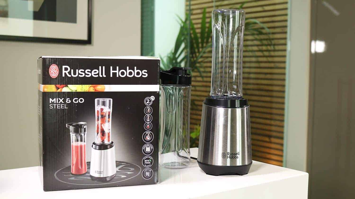 Der Gewinner in der Kategorie günstige Standmixer: Russell Hobbs 23470-56 Mix&Go Steel Standmixer
