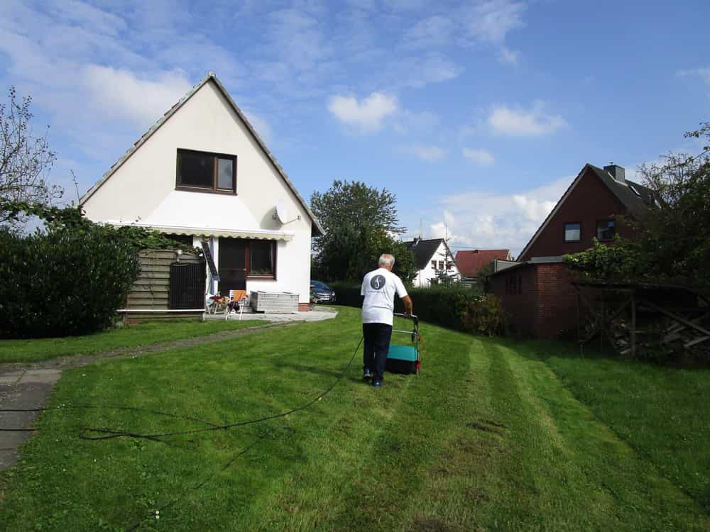 Bosch DIY Vertikutierer AVR 1100 im Einsatz