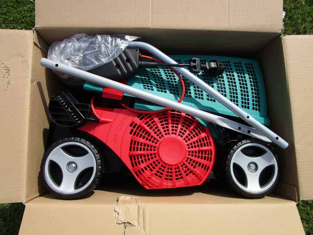 Bosch DIY Vertikutierer AVR 1100 Verpackung offen