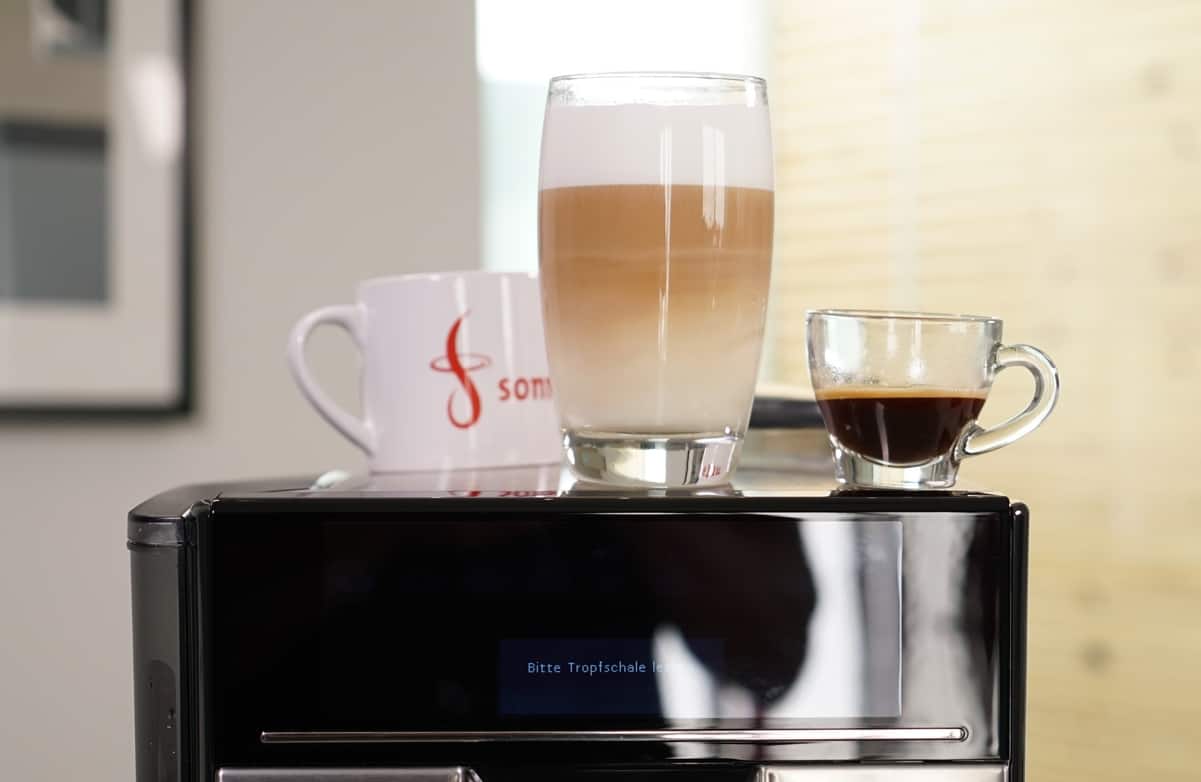 Verschiedene Kaffeetränke aufgereiht