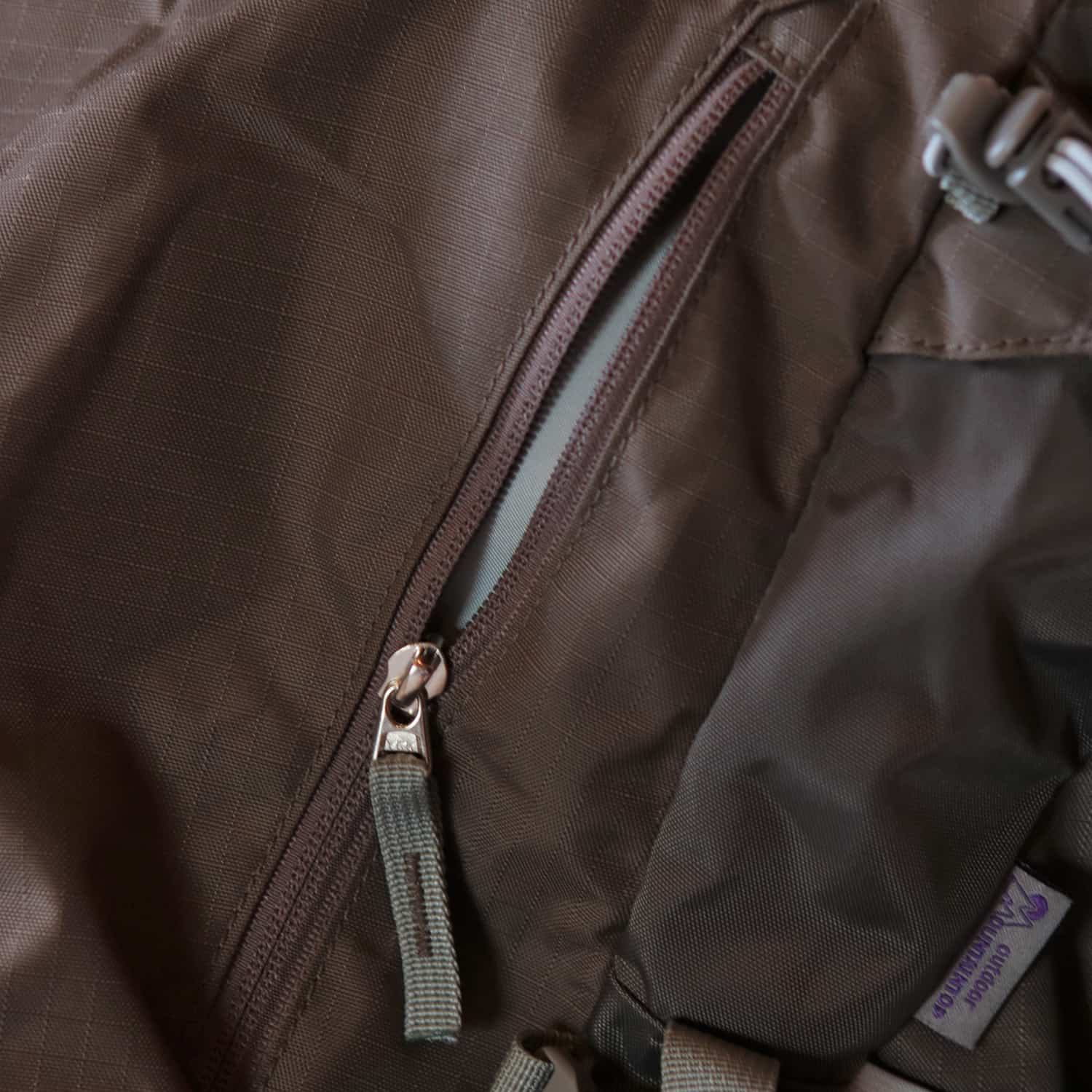 Mountaintop 65+5L Rucksack – Seitenfach