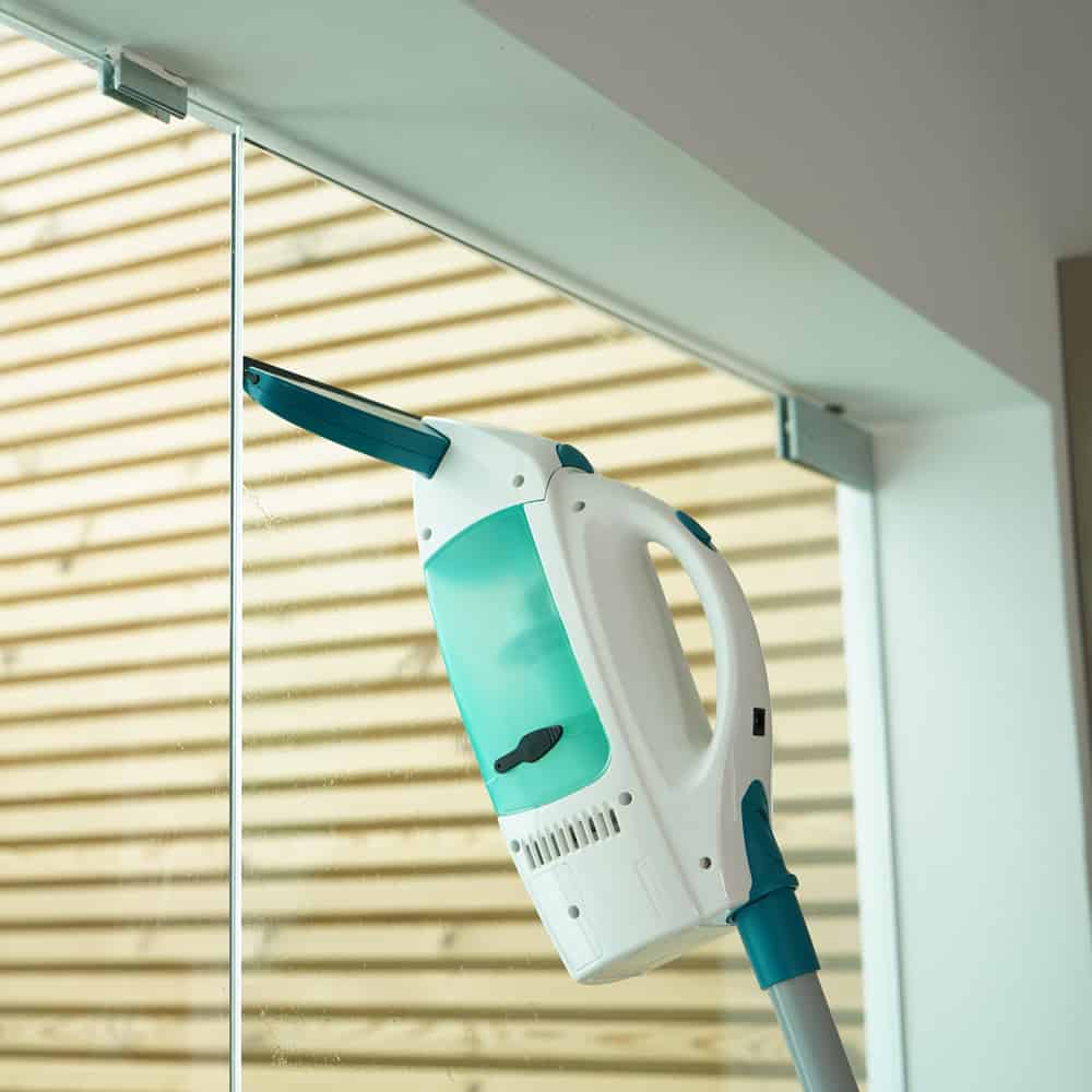 Leifheit Fenstersauger im Einsatz