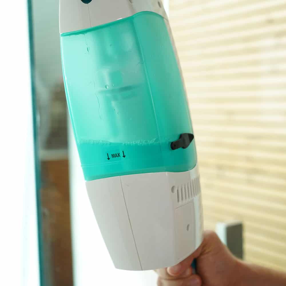 Leifheit Fenstersauger Set Dry & Clean – Schmutztank, leicht gefüllt