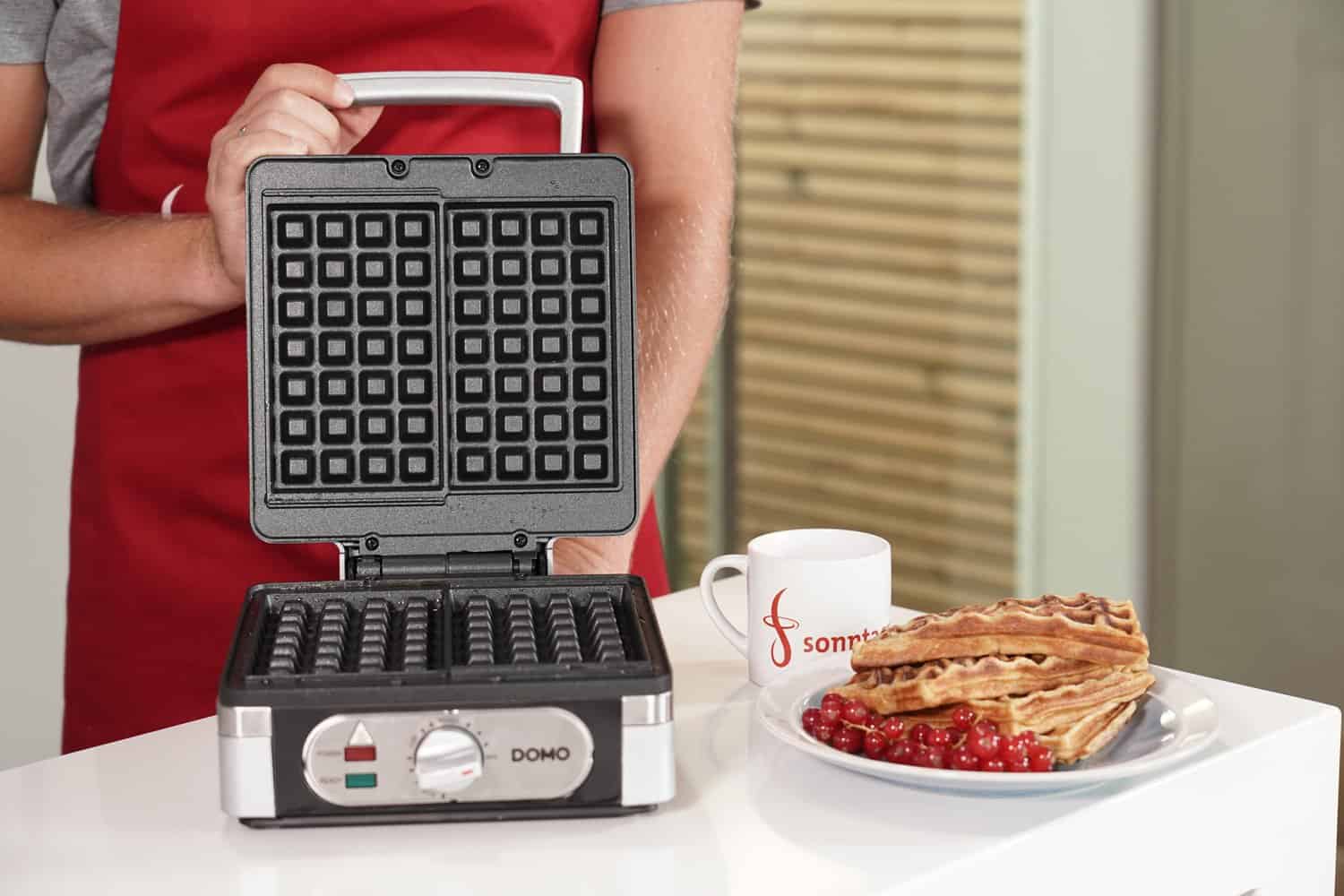 Domo DO9047W Waffeleisen, geöffnete Ansicht