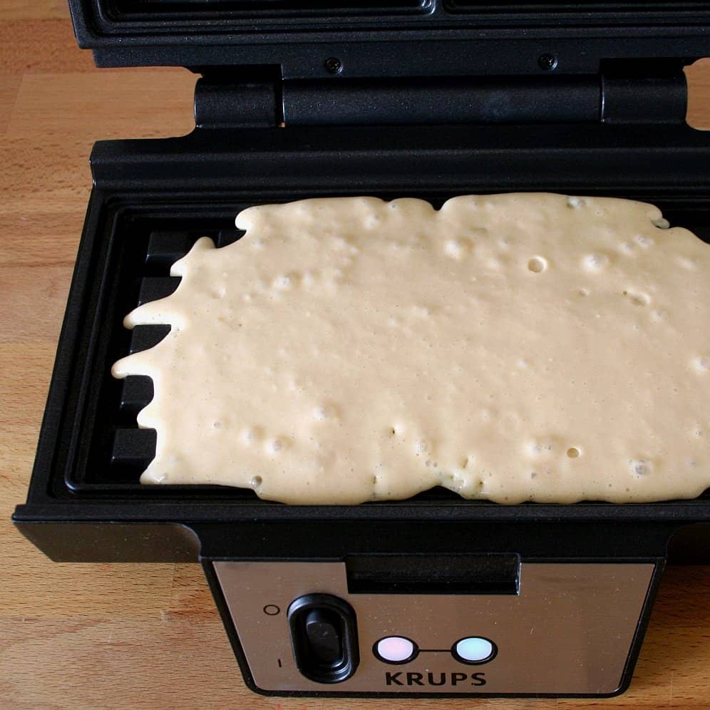 Krups FDK251 Waffeleisen – Teig ist eingefüllt