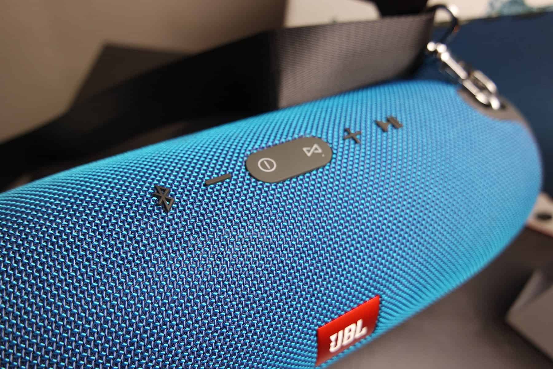 JBL Xtreme – Oberseite mit Funktionstasten