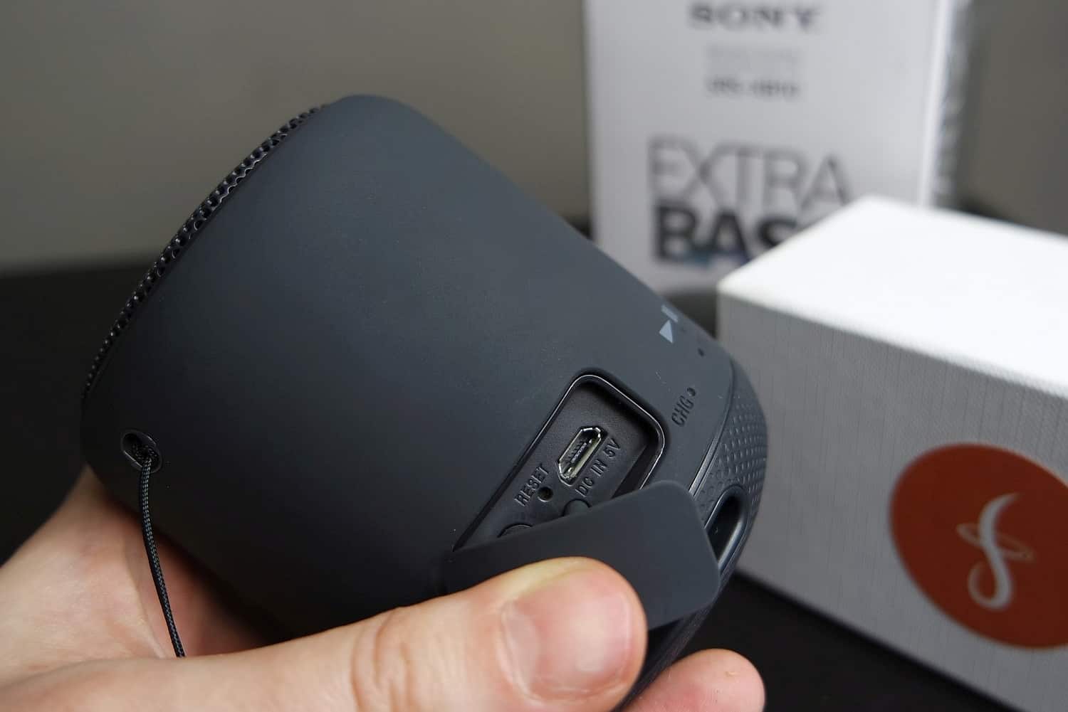 Sony SRS-XB10 – Anschlüsse auf der Rückseite