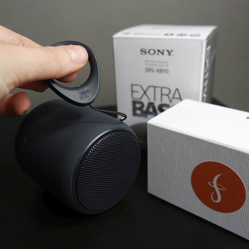 Sony SRS-XB10 – Trageriemen und Befestigungsschlaufe
