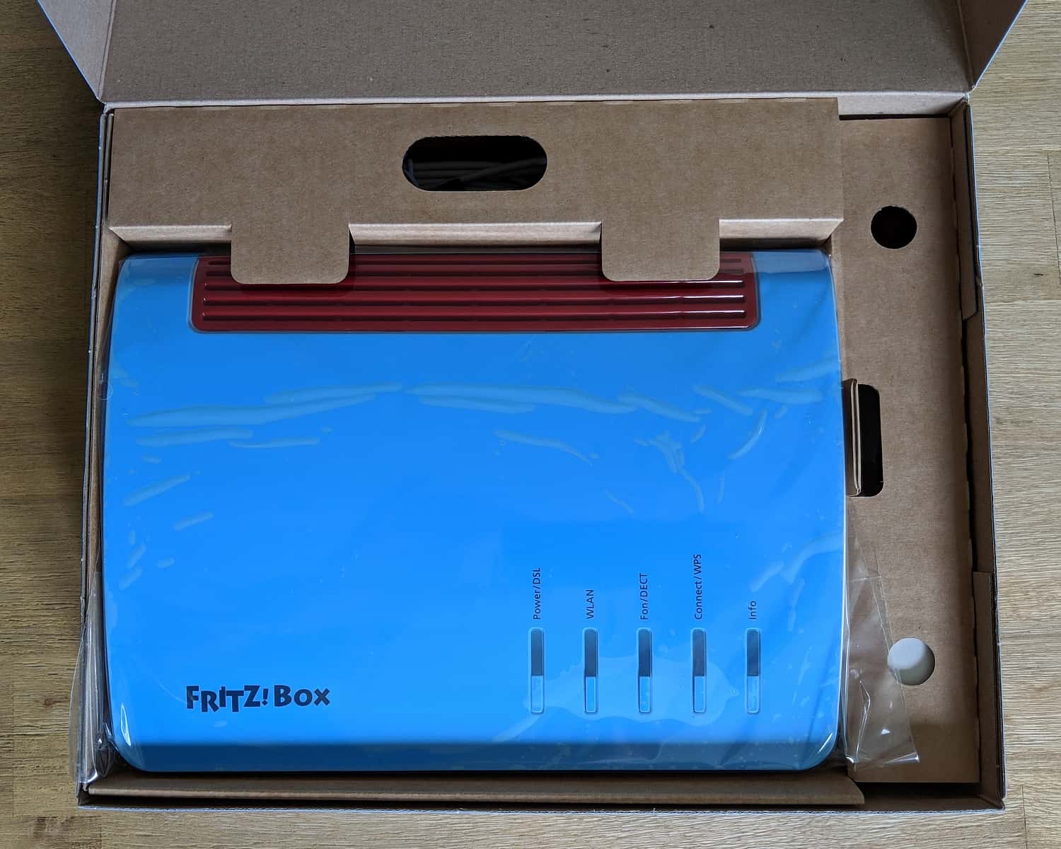 FritzBox 7590 – Gerät auspacken