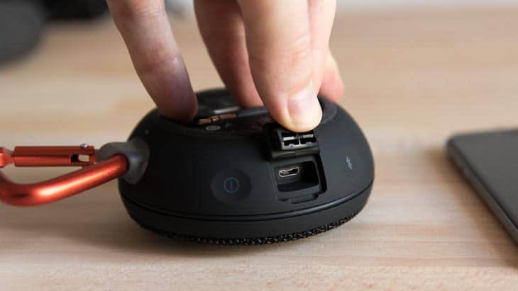 JBL Clip 2 versteckter Anschluss