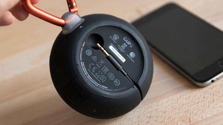 JBL Clip 2 integriertes Audio-Kabel