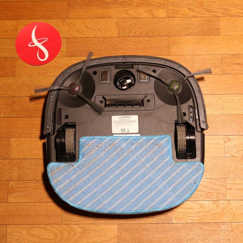Ecovacs DEEBOT SLIM2 Wischtuch auf Unterboden befestigt
