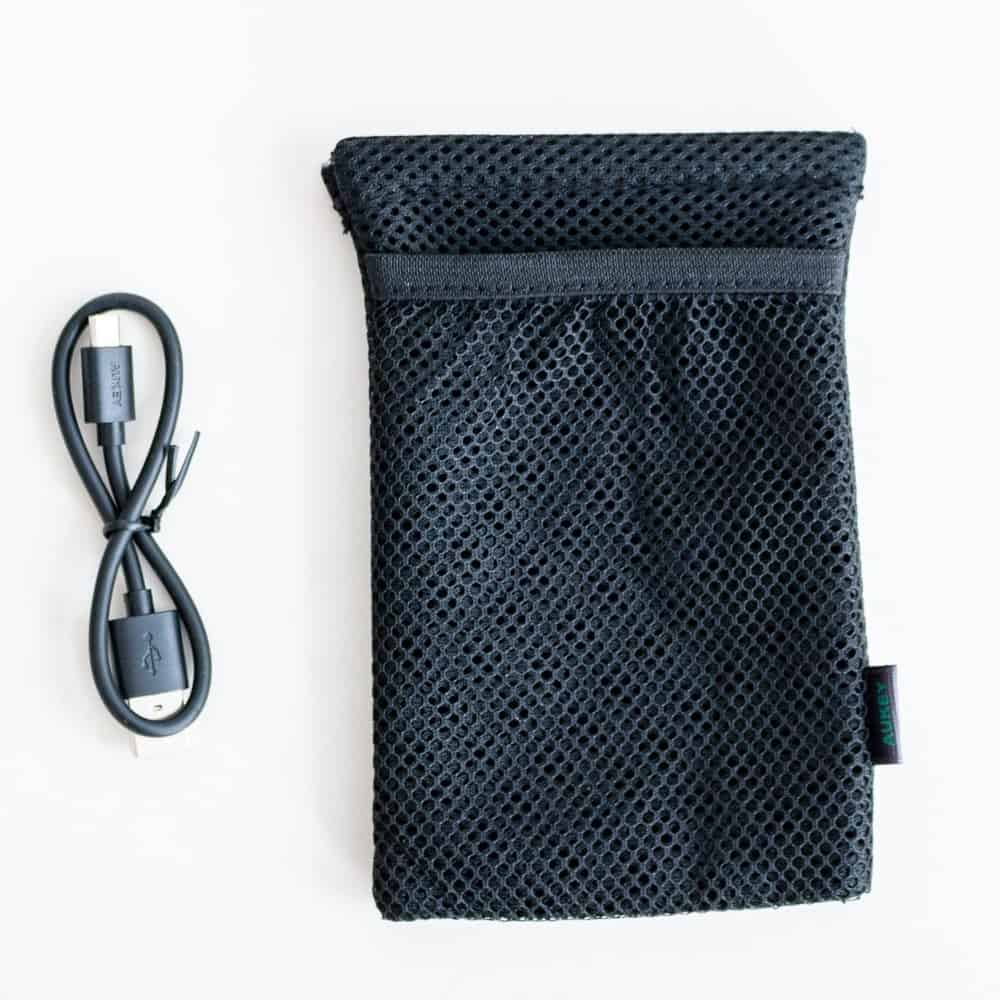 AUKEY Lightning PB 20000 Tasche und Kabel