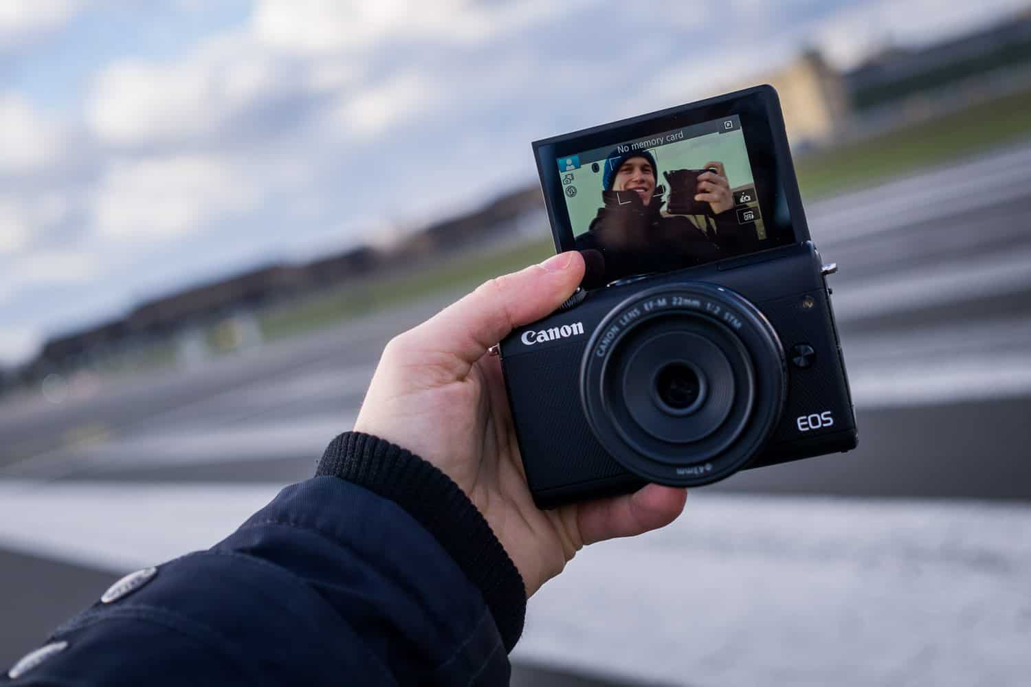 Canon EOS M100 Selfie-Display