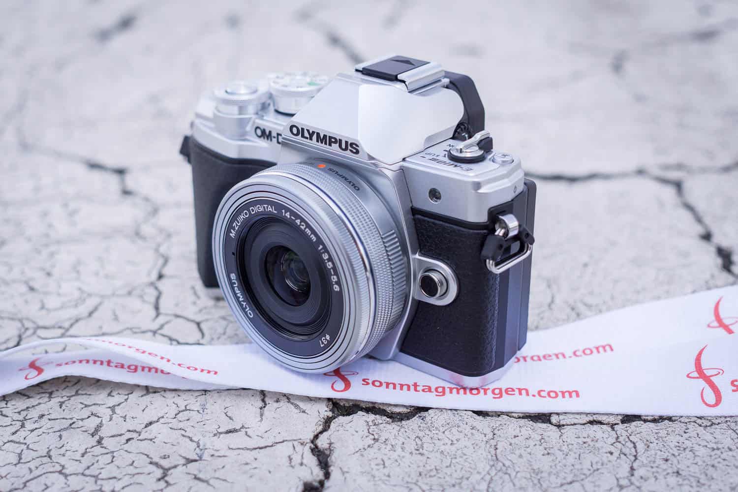 Olympus OM-D E-M10 Mark III seitlich