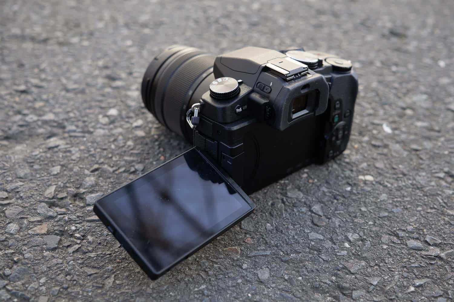 Panasonic Lumix G81 klappbares Display