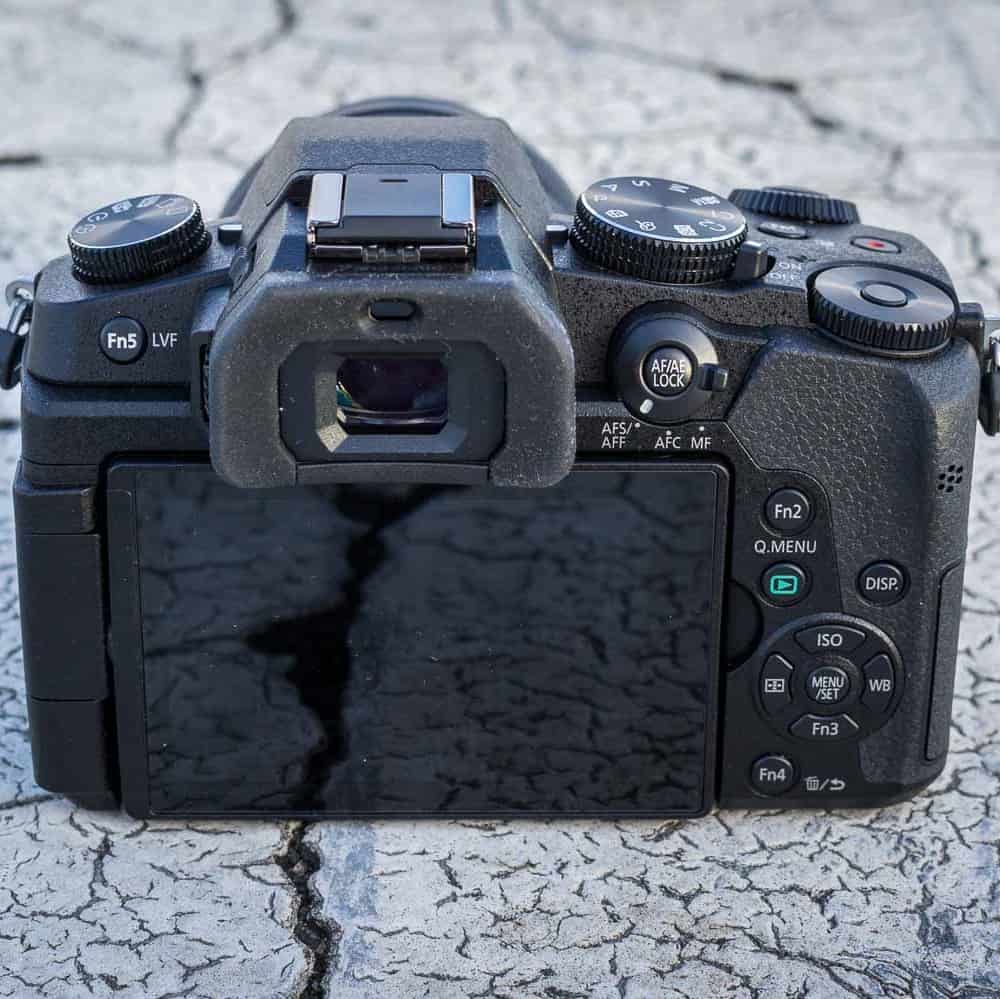 Panasonic Lumix G81 von hinten