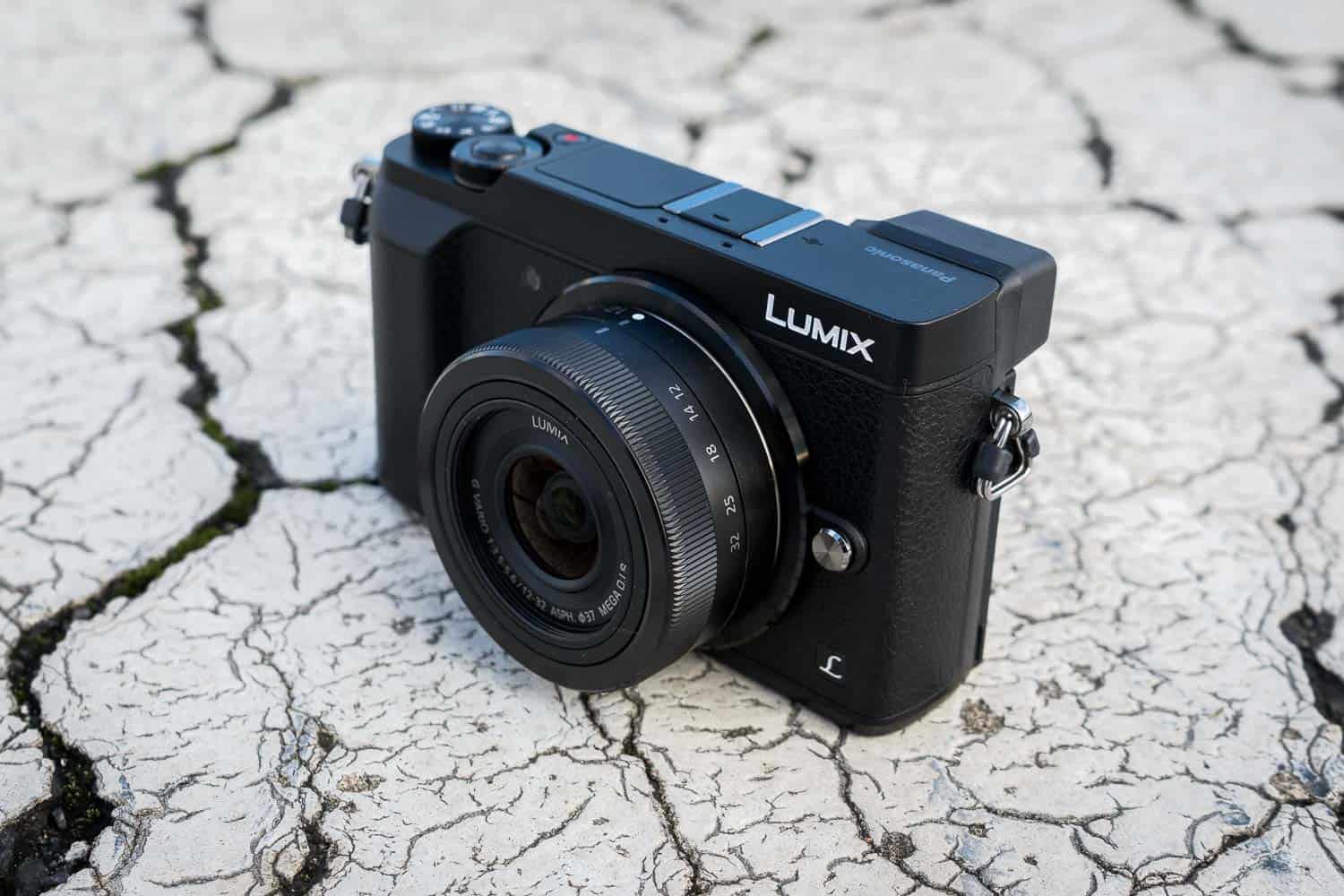 Panasonic Lumix GX80 von der Seite
