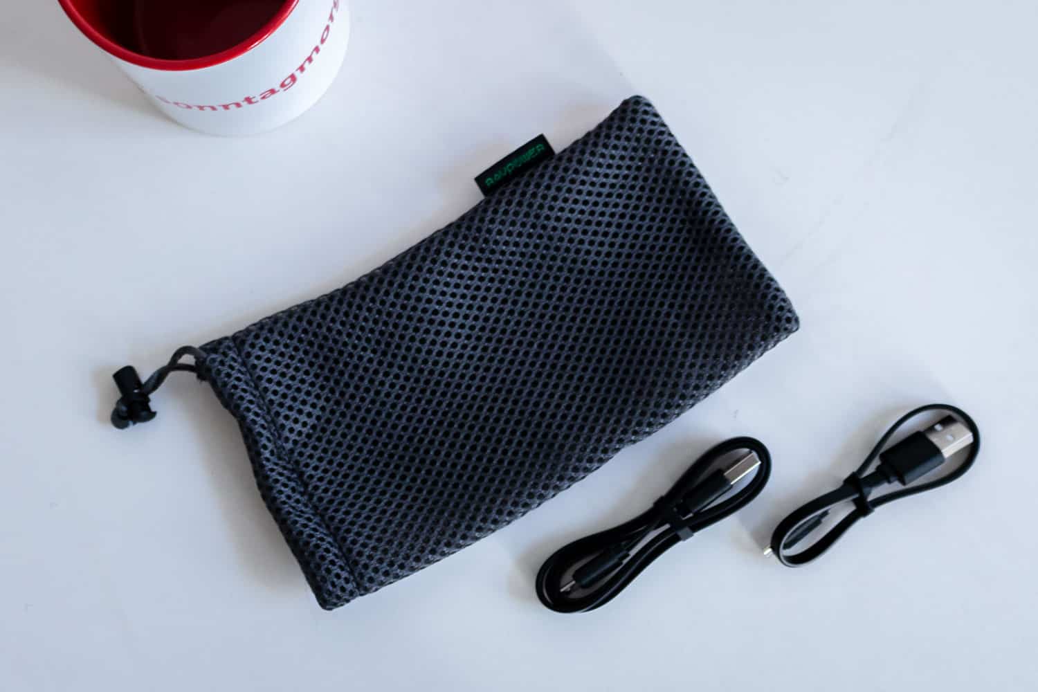 RAVPower 20000 mAh Tasche und Kabel
