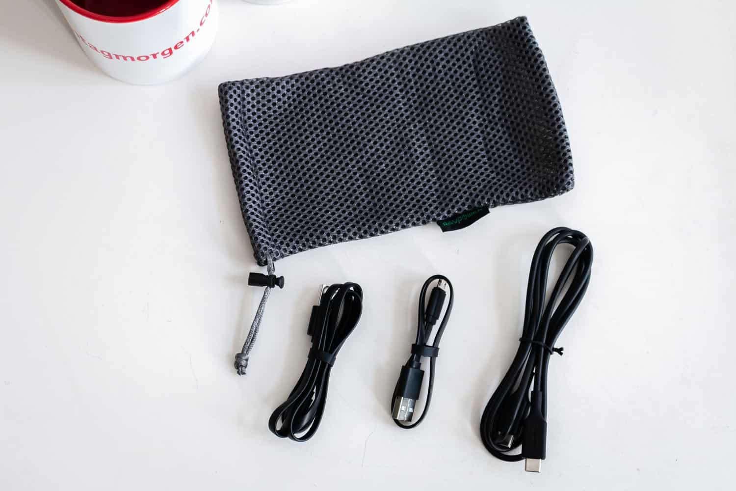 RAVPower 26800 mAh Tasche und Kabel