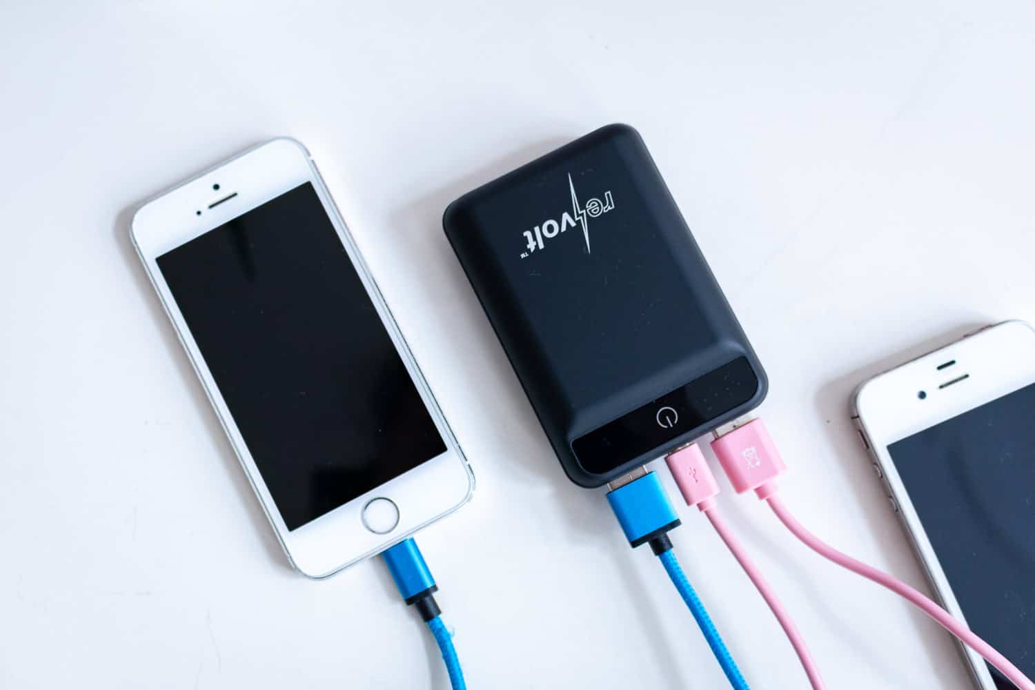 revolt-Powerbank - Ladevorgang mit iPhone