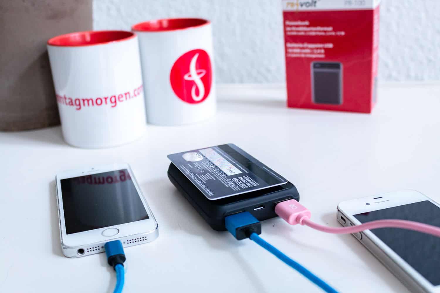 Die revolt-Powerbank: Kabel