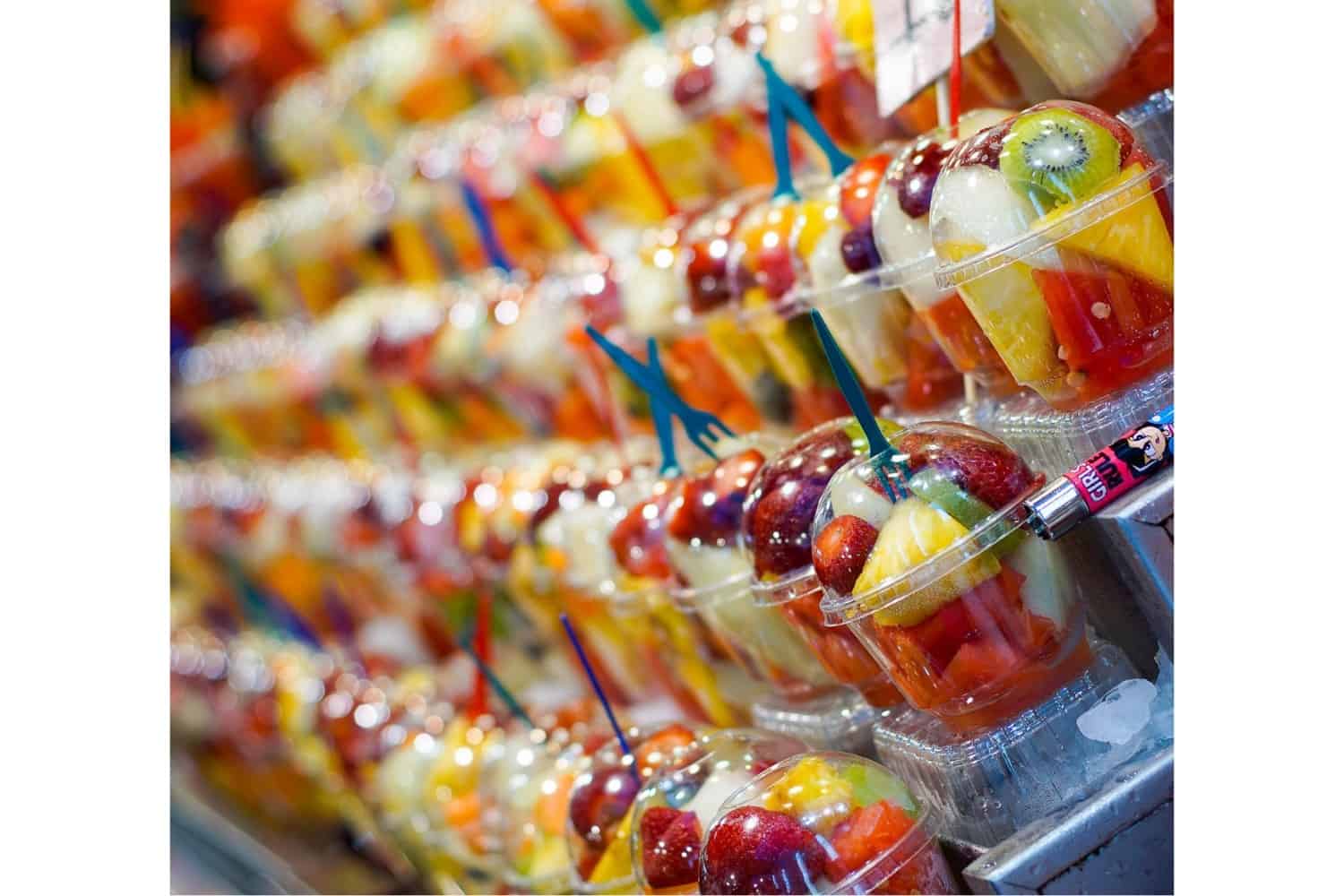 MFT -Objektiv kreative Aufnahme mit Obst-Bechern