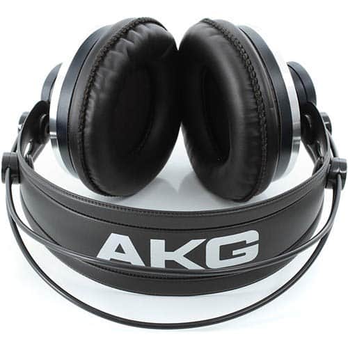 AKG K271 Kopfhörer – Detailansicht Ohrmuscheln