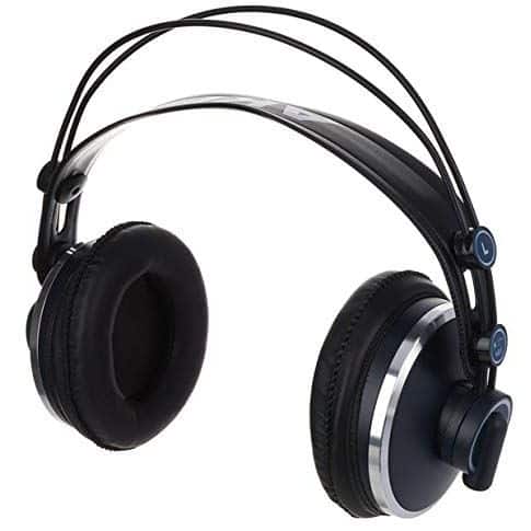 AKG K271 Kopfhörer – Detailansicht Ohrmuscheln