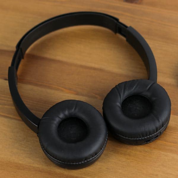 Sony MDR-ZX330BT – Ohrmuscheln flach gefaltet, Innenansicht