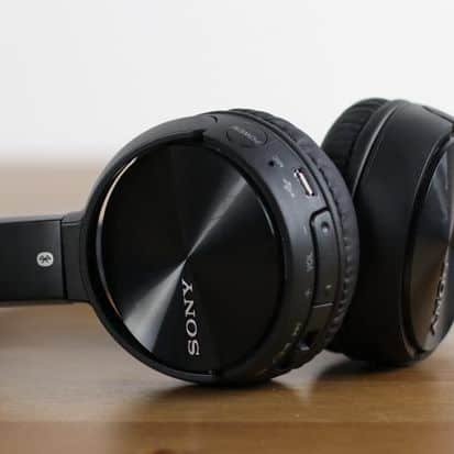 Sony MDR-ZX330BT – Detailansicht Ohrmuschel, seitlich