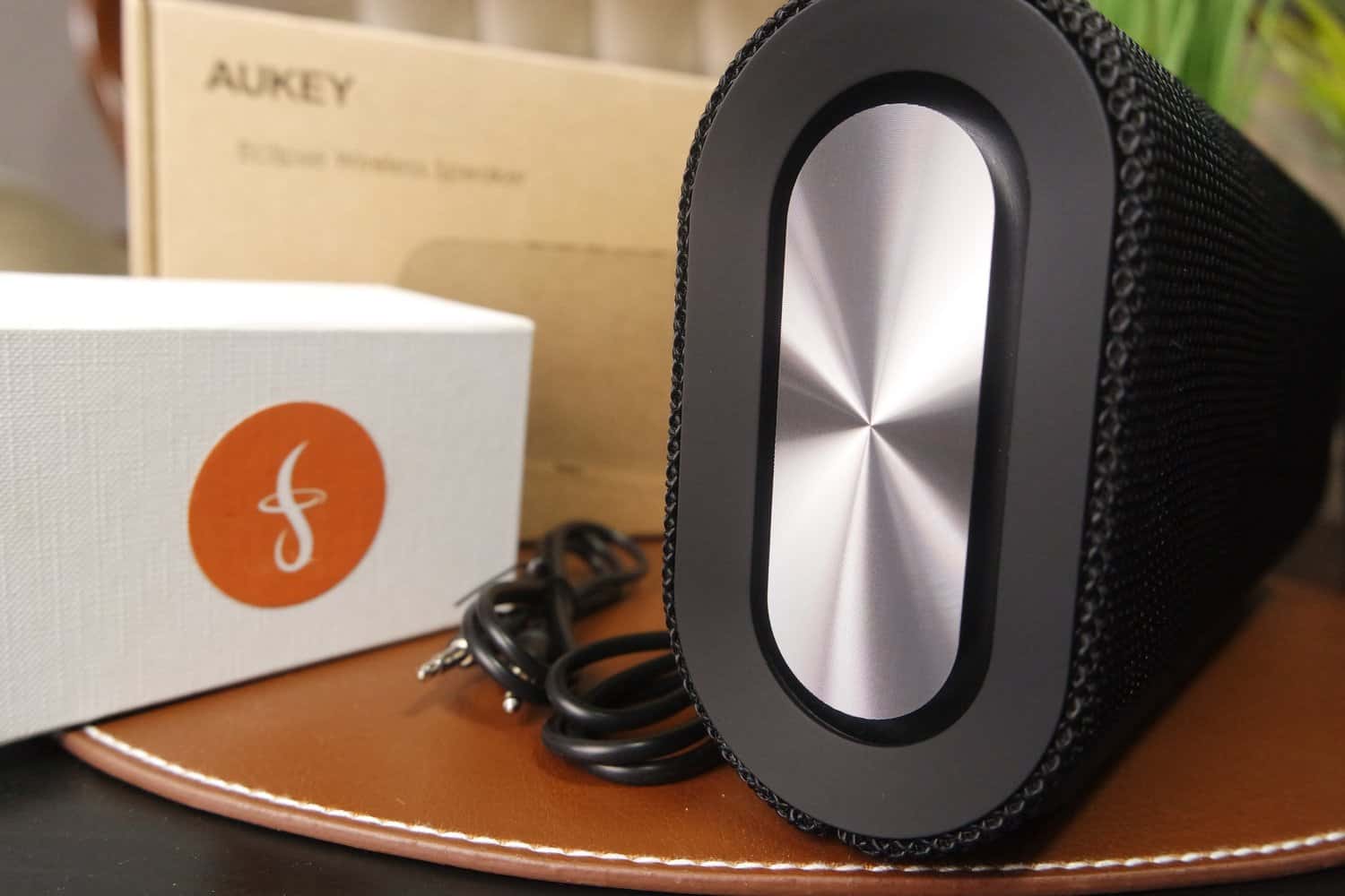 Bluetooth Lautsprecher Test Aukey Eclipse Seitenansicht