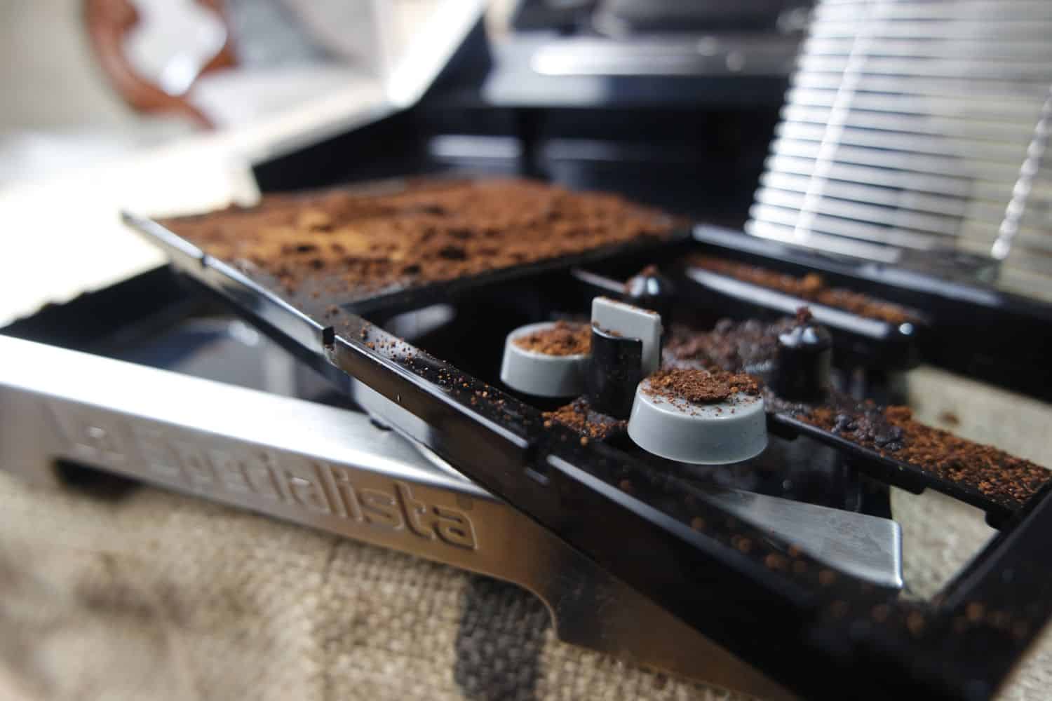 DeLonghi La Specialista Kaffeemehlreste