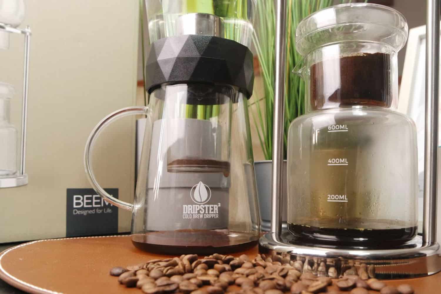 Beem Cold Drip Kaffeebereiter zusammen mit dem DRIPSTER² bei der Cold-Drip-Zubereitung