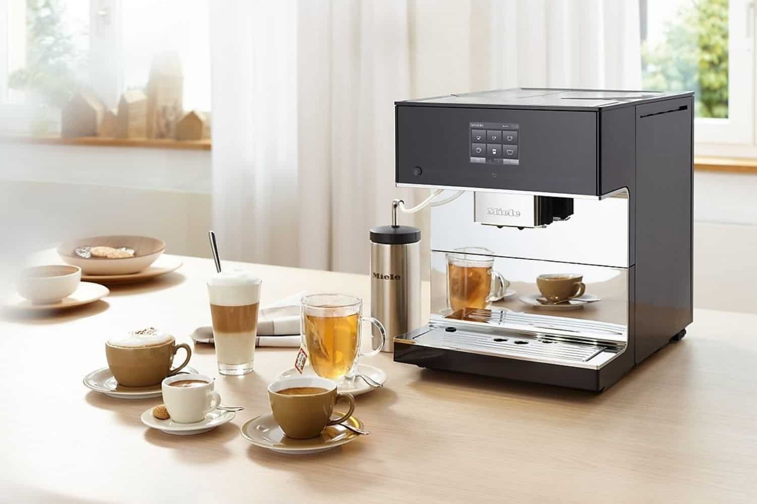 Miele CM 7500 Express Mit Kaffeetasse